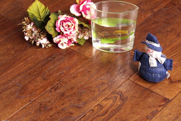 危機漩渦悄然來襲 地板企業把握全局.jpg