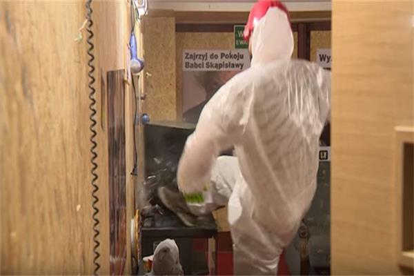 波蘭商人霍夫曼創(chuàng)“泄憤屋”家居隨意砸