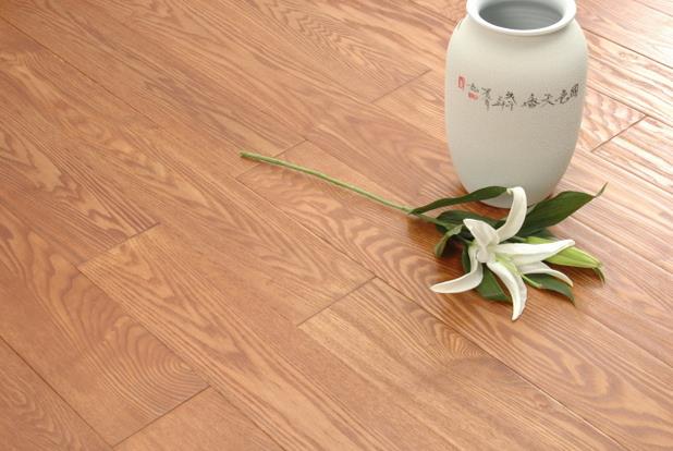 高端市場前景廣闊 地板企業(yè)涉足需謹慎.jpg