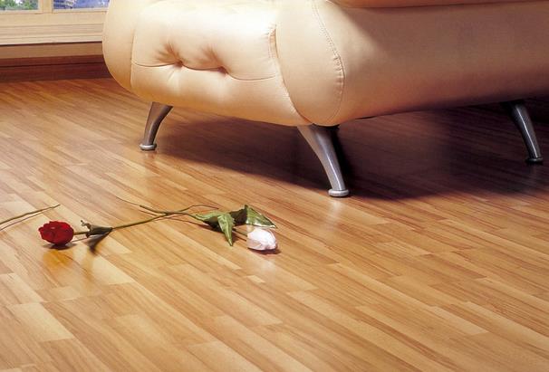 強(qiáng)化、實木、實木復(fù)合地板最簡單實用保養(yǎng)方法.jpg