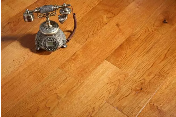 忙碌一天拖著疲憊的身軀回到家后，通過簡單的一組瑜伽練習，可以快速緩解疲憊狀態，讓身心輕松起來。