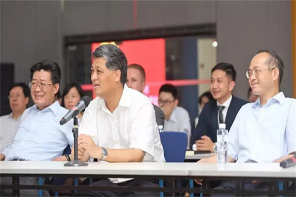 探討：落實(shí)深圳傳統(tǒng)產(chǎn)業(yè)轉(zhuǎn)型