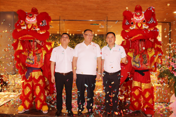 大自然環(huán)保家裝突出重圍，大開殺價