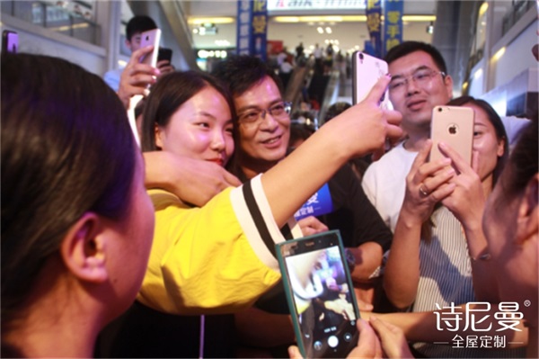 詩尼曼兩城開業，金庸武俠過招大打出手！