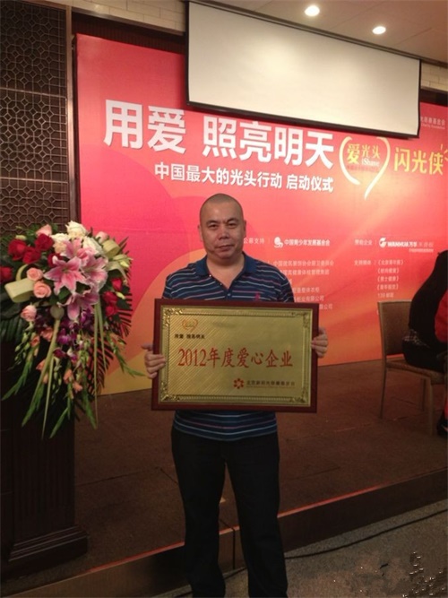 海清代言小水滴基金，聯(lián)合愛心企業(yè)詩尼曼助力公益