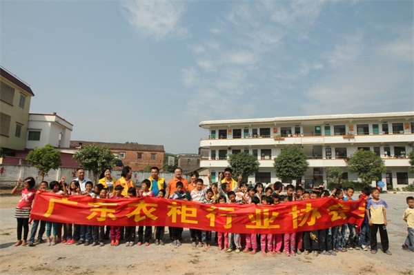 海清代言小水滴基金，聯(lián)合愛心企業(yè)詩尼曼助力公益