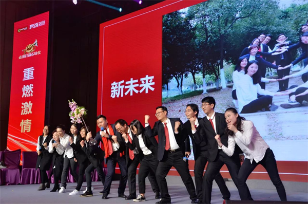 老板獎390萬員工捐69萬，大自然家居員工大會燃爆了