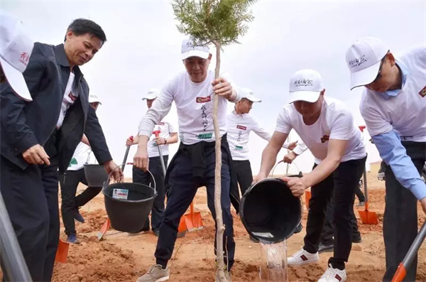 大自然家居榮獲“民族品牌，中國力量”稱號